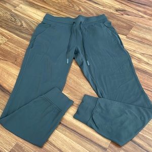 Lululemon size 8 high rise full length joggers